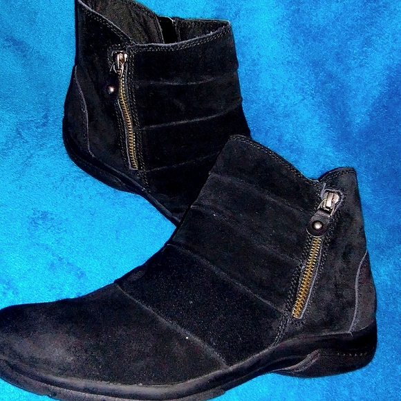 Clarks Black leather booties# - Picture 1 of 7